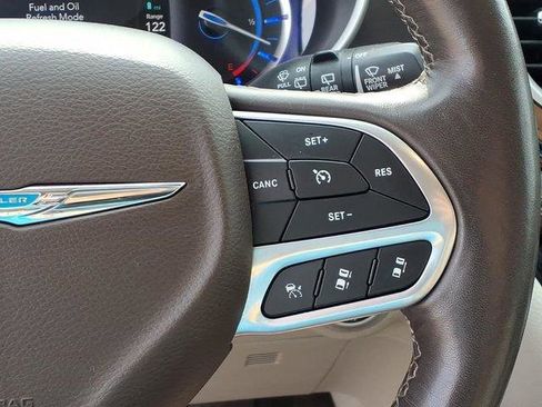 Used 2021 Chrysler Pacifica Touring-L FWD image 12