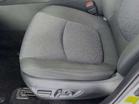 Used 2020 Toyota RAV4 XLE image 18