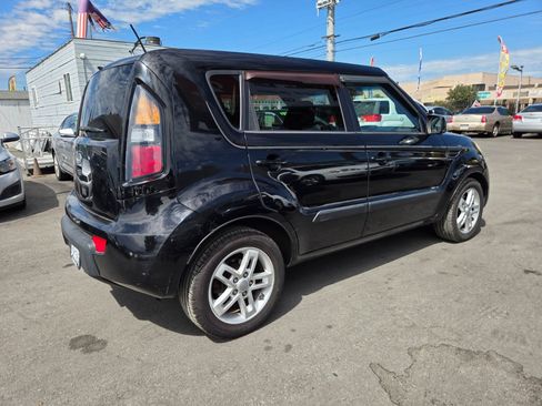 Used 2011 Kia Soul + w/ Audio Pkg FWD image 4