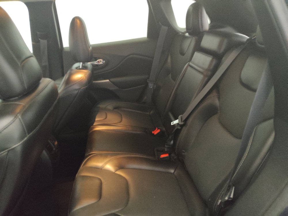 Used 2019 Jeep Cherokee Limited AWD/4WD image 18