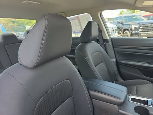 Used 2025 Nissan Altima 2.5 SV FWD image 10