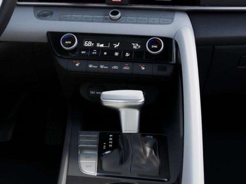 New 2026 Hyundai Elantra Limited FWD image 16