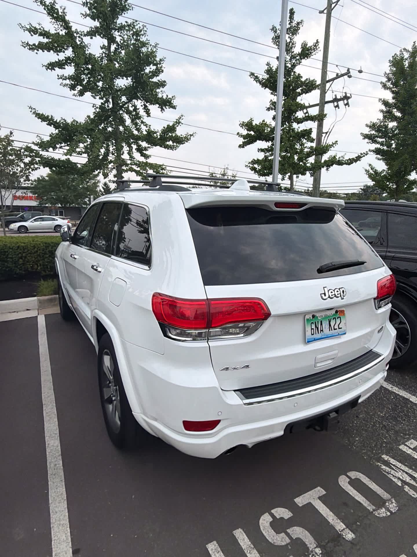 Used 2016 Jeep Grand Cherokee Overland AWD/4WD image 9