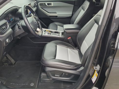 Certified 2022 Ford Explorer XLT w/ XLT Sport Appearance Package image 19