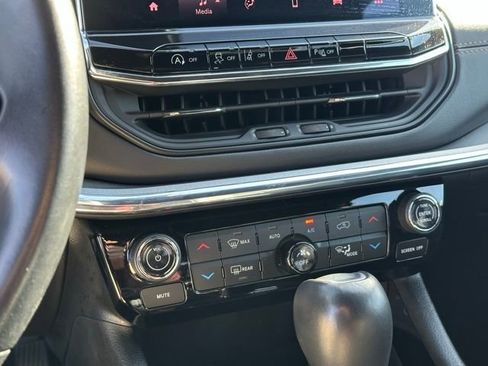 Used 2022 Jeep Compass Limited AWD/4WD image 10