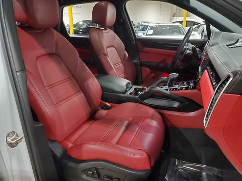 Used 2022 Porsche Cayenne image 14