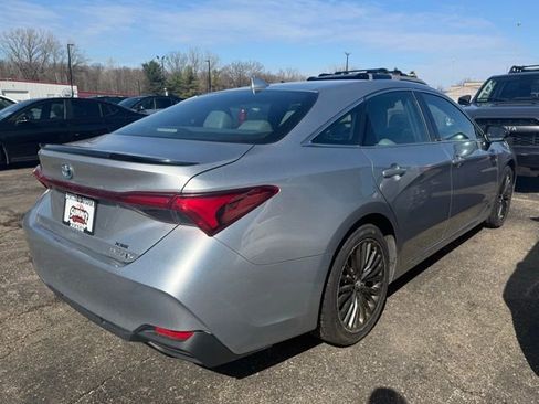 Used 2019 Toyota Avalon XSE w/ All Weather Liner Package image 4