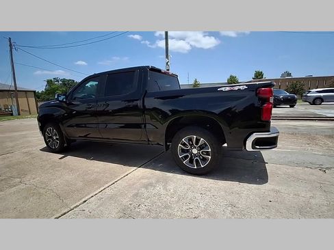 Used 2023 Chevrolet Silverado 1500 LT AWD/4WD image 45