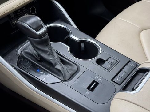 Used 2021 Toyota Highlander XLE image 31