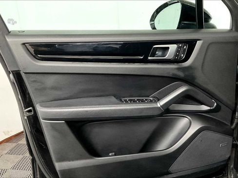 Used 2022 Porsche Cayenne image 41