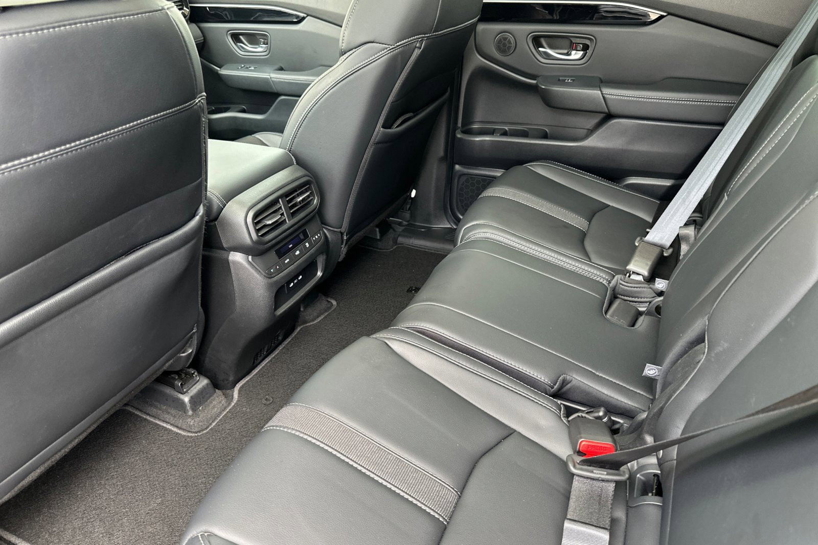 Used 2025 Honda Pilot Touring image 13