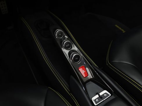 Used 2023 Ferrari F8 Tributo RWD image 21