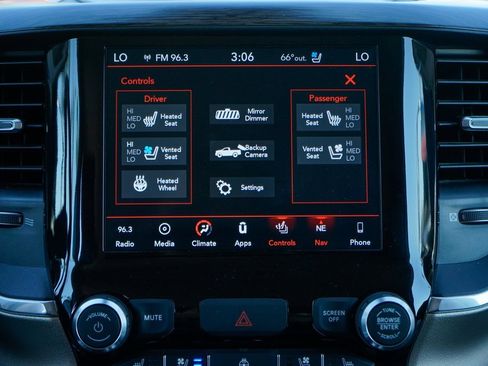 Used 2019 RAM 1500 Laramie image 30