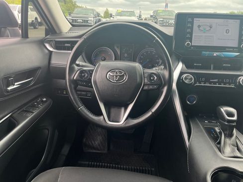 Used 2022 Toyota Venza LE AWD/4WD image 14