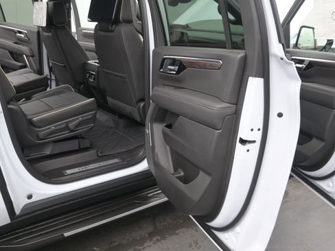 New 2026 Chevrolet Suburban Premier image 22