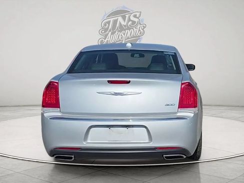 Used 2020 Chrysler 300 Limited RWD image 4