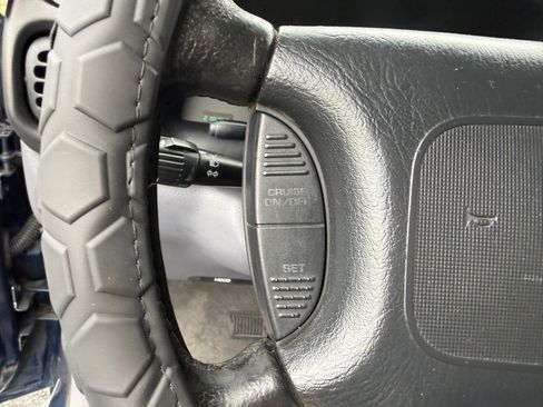 Used 2000 Dodge Ram 2500 Truck SLT image 25