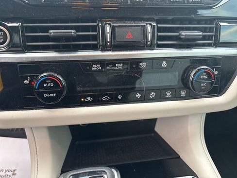 Used 2023 Nissan Pathfinder SL image 17