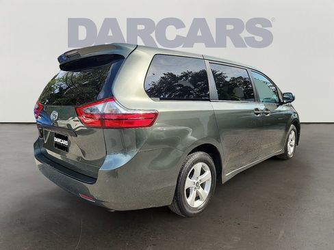 Used 2020 Toyota Sienna L image 6