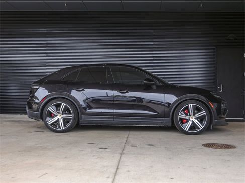 New 2025 Porsche Macan 4S Electric image 8