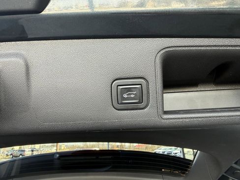 Used 2022 GMC Terrain Denali w/ Denali Premium Package image 45