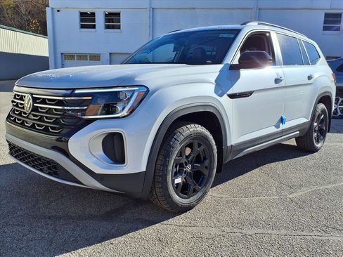 New 2026 Volkswagen Atlas Peak Edition AWD/4WD image 1