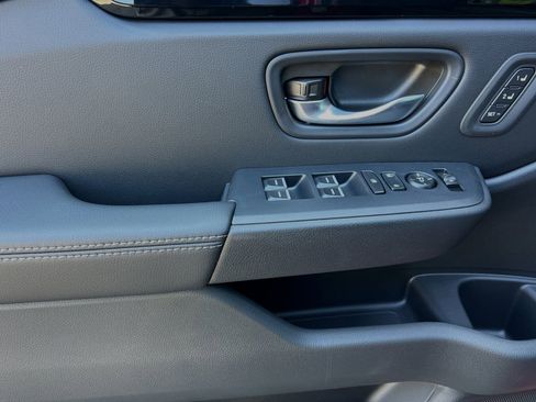 New 2025 Honda Pilot EX-L image 9