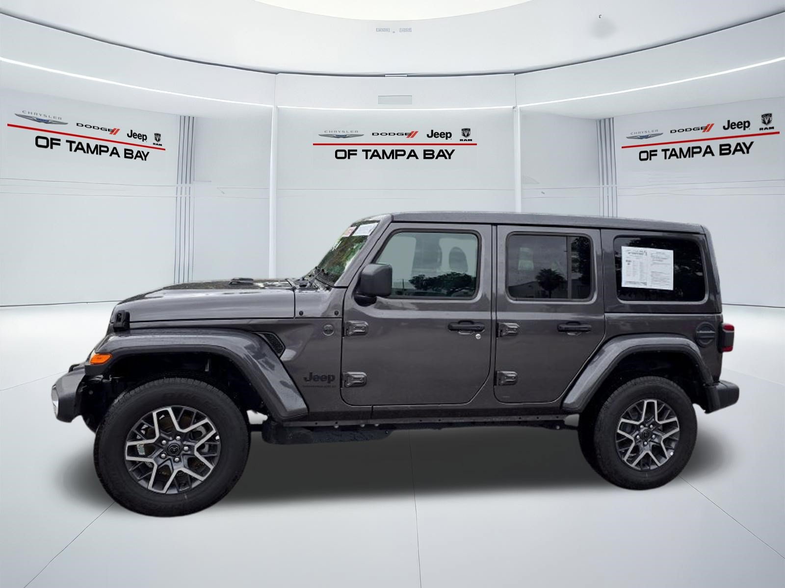 Used 2026 Jeep Wrangler Unlimited Sahara AWD/4WD image 3