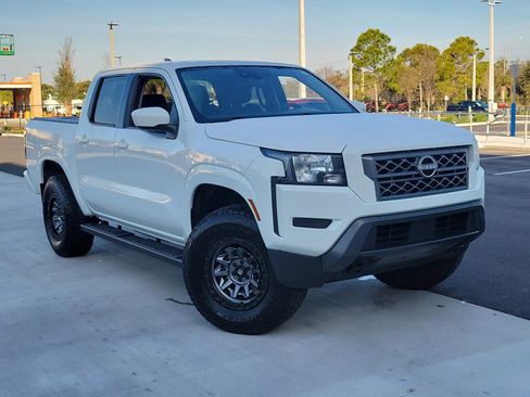 Used 2023 Nissan Frontier SV w/ Tow Package image 2