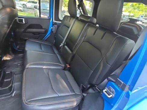 Used 2024 Jeep Wrangler Unlimited Sahara w/ Technology Group AWD/4WD image 15