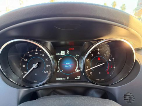 Used 2019 Jaguar F-PACE R-Sport image 18