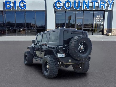 Used 2017 Jeep Wrangler Unlimited Rubicon w/ Connectivity Group AWD/4WD image 7
