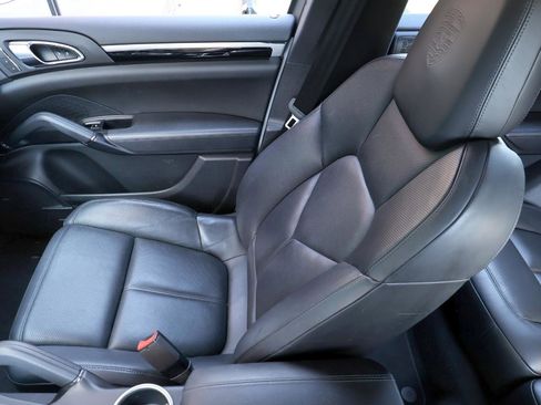 Used 2018 Porsche Cayenne Platinum Edition image 19