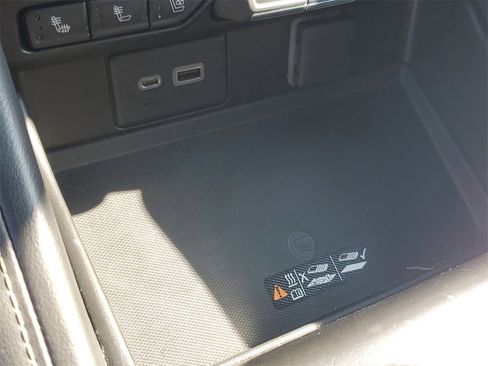 Used 2021 Chevrolet Tahoe Premier w/ Premium Package image 33