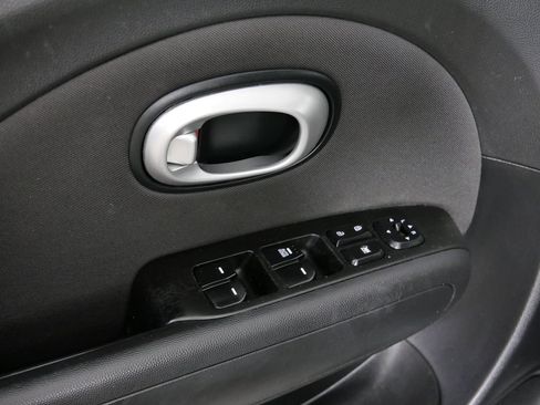 Used 2016 Kia Soul FWD image 22