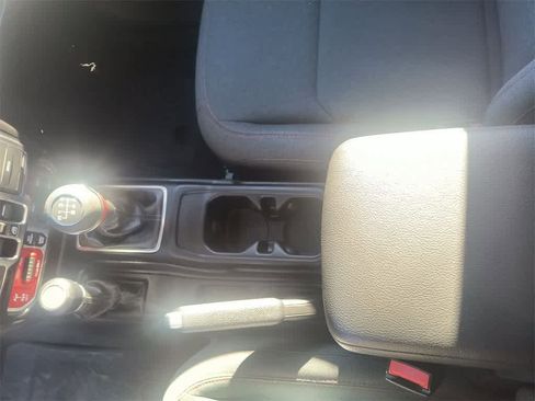 Used 2024 Jeep Gladiator Rubicon w/ Technology Group image 21