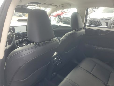 Used 2024 Lexus NX 250 FWD w/ Towing Package (2000 Lbs) image 12