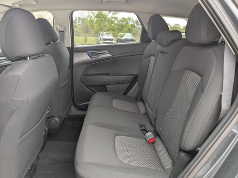 New 2026 Kia Sportage LX FWD image 17