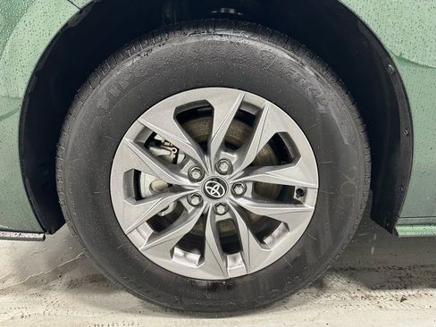 Used 2025 Toyota Sienna XLE image 68