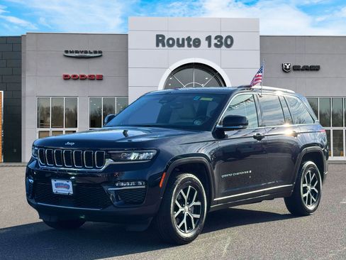 Used 2023 Jeep Grand Cherokee Limited image 2