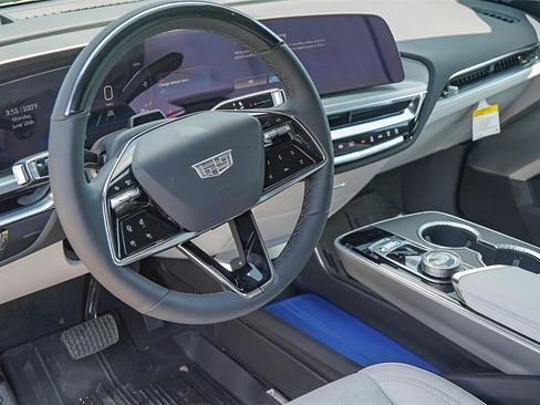 New 2025 Cadillac Lyriq Luxury image 8