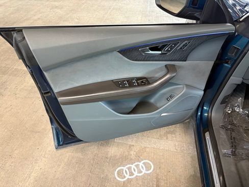 Used 2019 Audi Q8 Prestige w/ Luxury Package AWD/4WD image 19