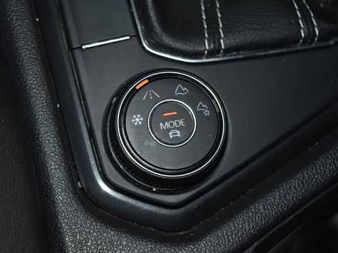 Used 2024 Volkswagen Tiguan SE image 18