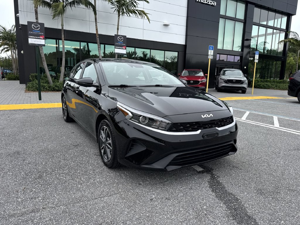 Used 2023 Kia Forte LXS w/ LXS Technology Package FWD image 7