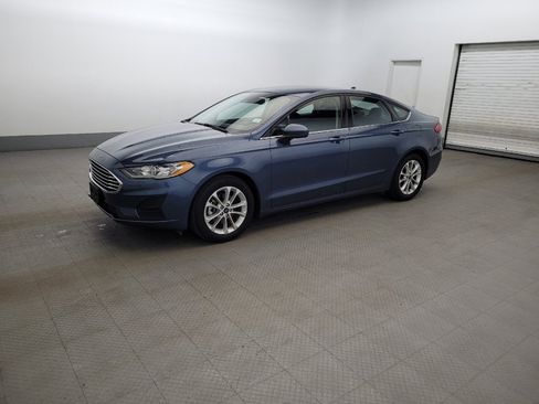 Used 2019 Ford Fusion SE FWD image 2