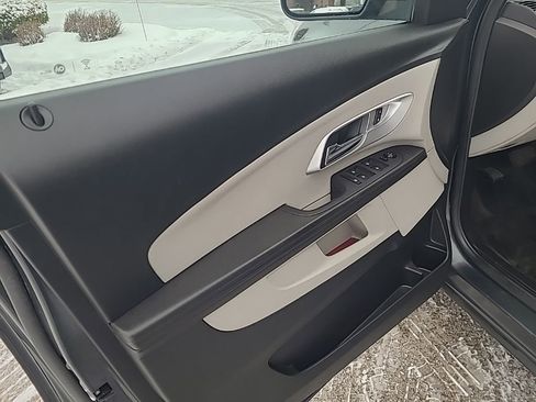 Used 2017 Chevrolet Equinox LT w/ Convenience Package image 10