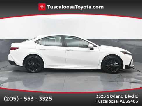Used 2025 Toyota Camry SE FWD image 1