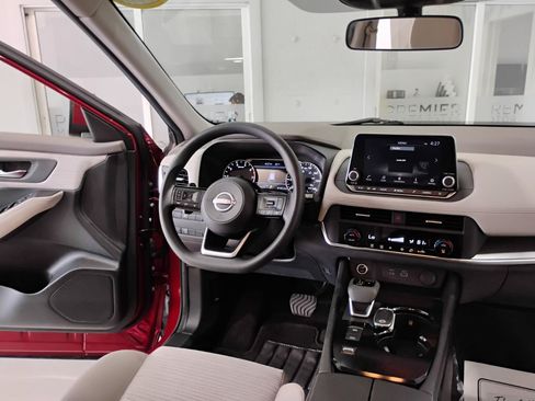 Used 2023 Nissan Rogue SV FWD image 57