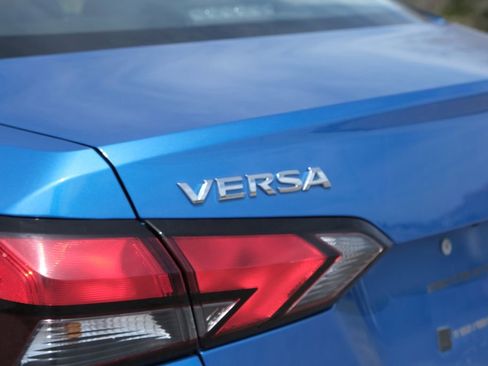 Used 2023 Nissan Versa SV image 31