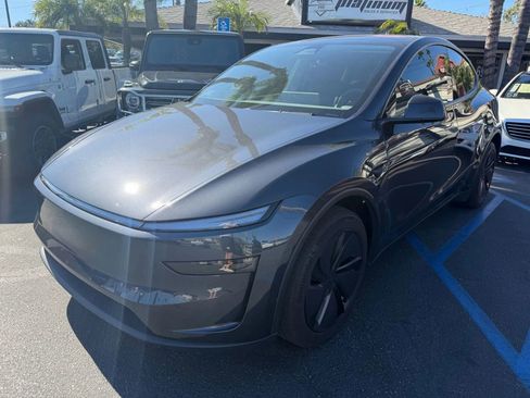 Used 2026 Tesla Model Y Long Range image 3